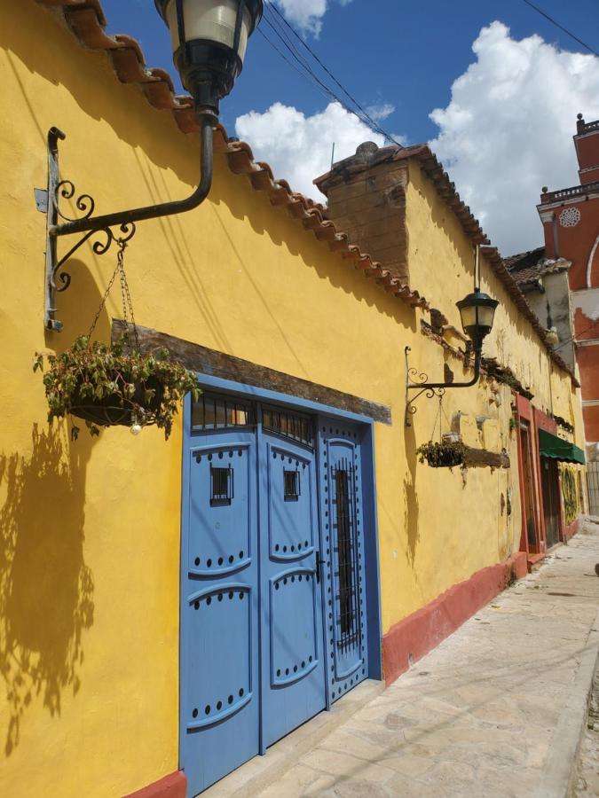 ホテル Casa Carmen San Cristóbal de Las Casas エクステリア 写真